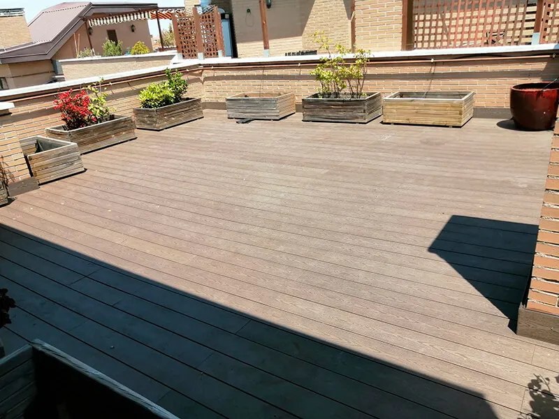 Terraza transitable impermeabilizada y terminada en una vivienda particular
